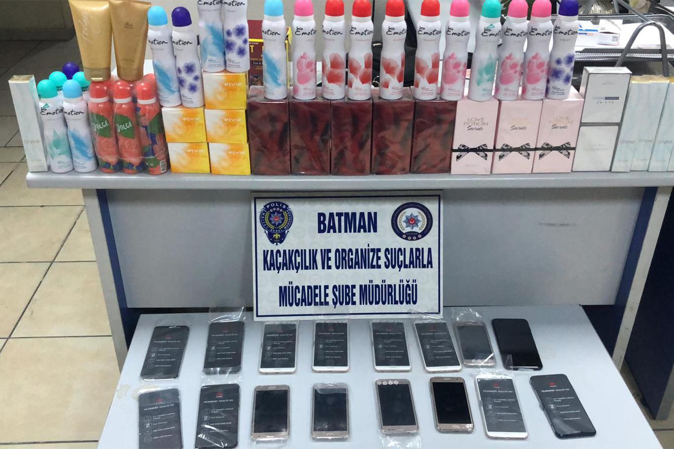 Batman'da kaçak akıllı telefon ile kozmetik ürünleri ele geçirildi